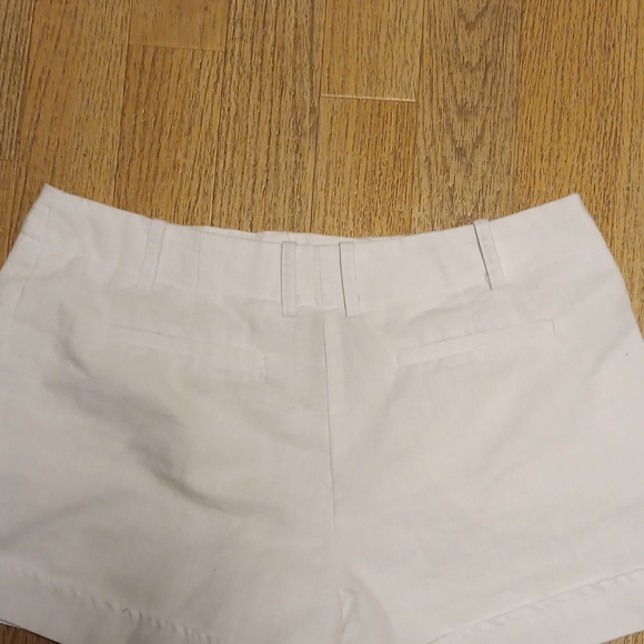 BY AND BY WHITE PLEATED SHORTS - Picture 4 of 4